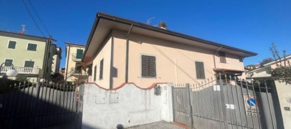 5 bedrooms House in Camaiore, Italy No. 379727 2