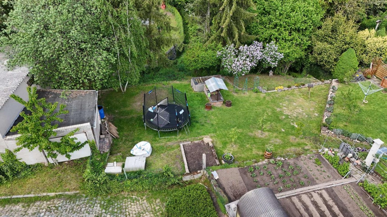  قطعة أرض في Burgenlandkreis, Germany رقم 15247