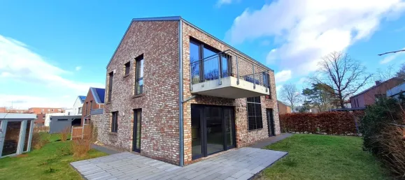 4 rooms House in Harburg, Germany No. 94267 45