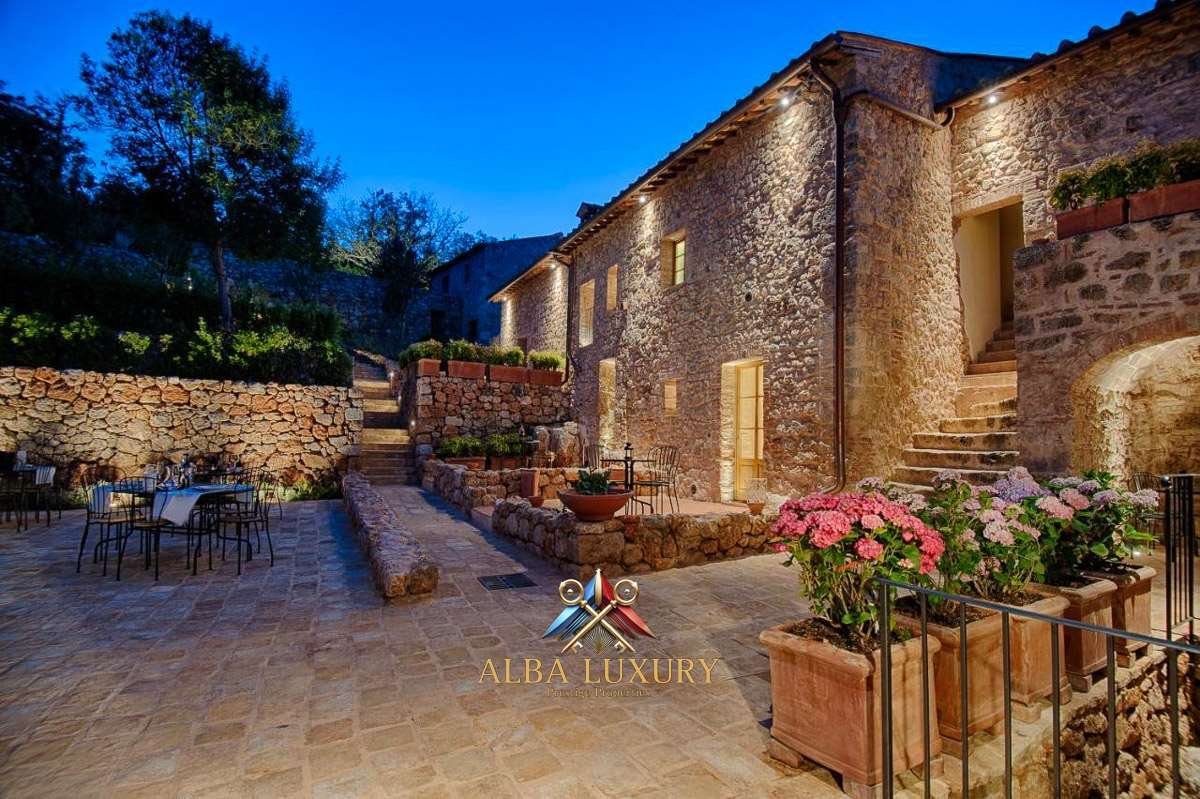 10 bedrooms Villa in Monteriggioni, Italy No. 171046