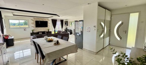 4 bedrooms House in Toulenne, France No. 358046 5