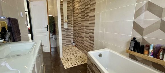 4 bedrooms House in Toulenne, France No. 358046 6