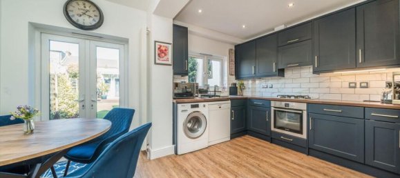 4 bedrooms Commercial property in Surbiton, United Kingdom No. 10207 3