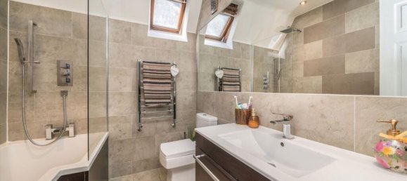 4 bedrooms Commercial property in Surbiton, United Kingdom No. 10207 7