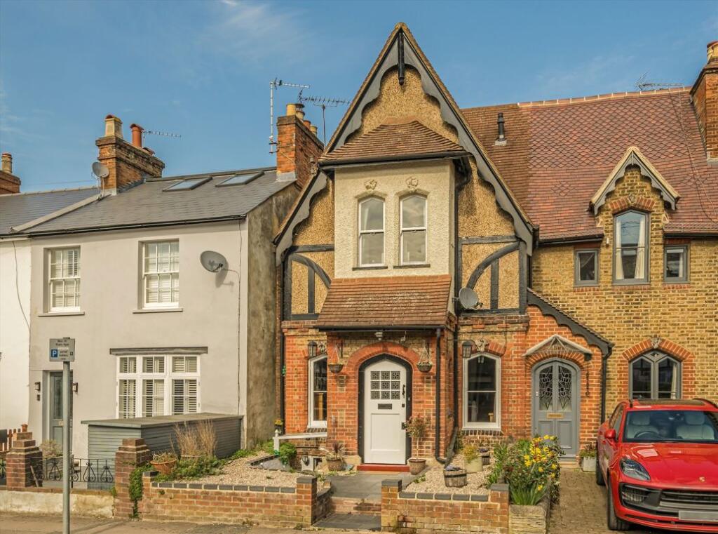 4 bedrooms Commercial property in Surbiton, United Kingdom No. 10207