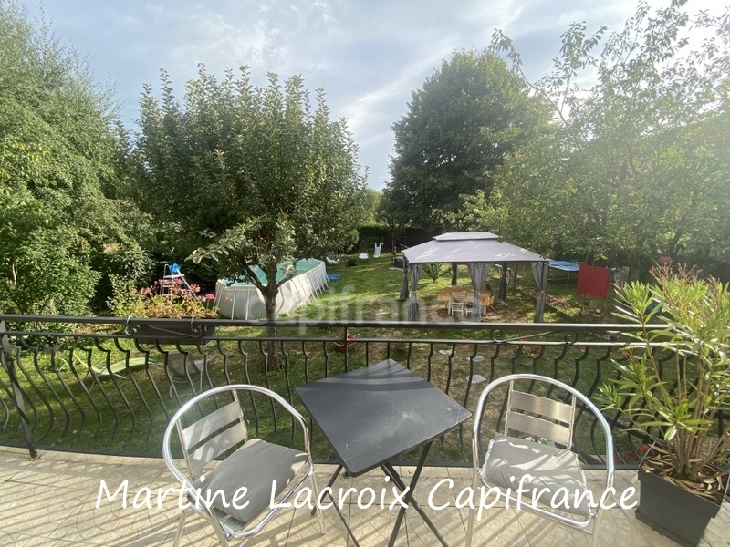 Casa de 4 dormitorios en La Ferte-Bernard, France No. 324769