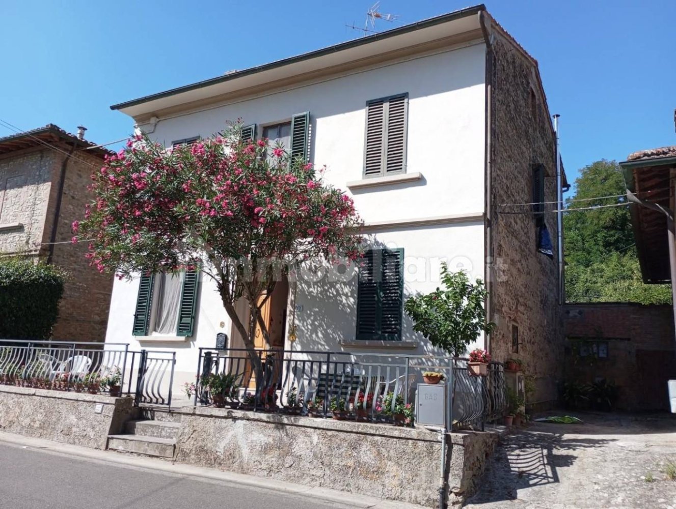 4 bedrooms House in Montaione, Italy No. 352494