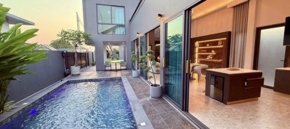 4 chambres house à vendre à Pattaya, Chonburi, Eastern Thailand, Thailand № 70796 14