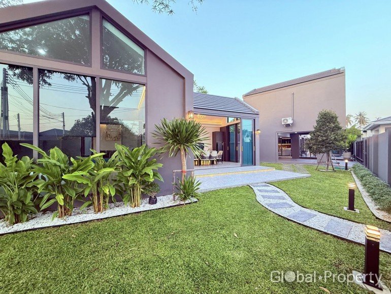 Дом с 4 спальнями в Паттайя, Таиланд № 70796