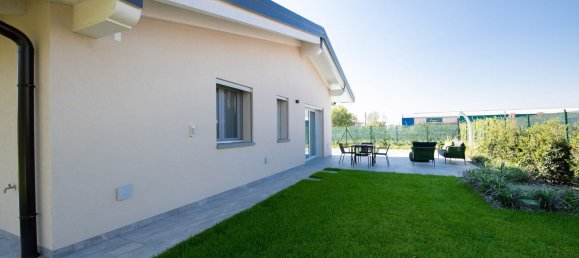Villa de 4 habitaciónes en Padenghe sul Garda, Italy No. 10406 11