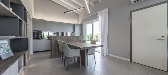 Villa de 4 habitaciónes en Padenghe sul Garda, Italy No. 10406 31