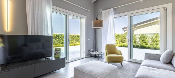 Villa de 4 habitaciónes en Padenghe sul Garda, Italy No. 10406 26
