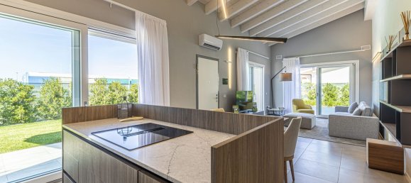 Villa de 4 habitaciónes en Padenghe sul Garda, Italy No. 10406 32