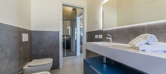 Villa de 4 habitaciónes en Padenghe sul Garda, Italy No. 10406 37