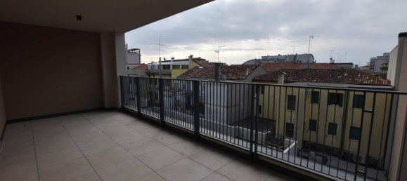 Квартира с 5 комнатами в Сан Дона ди Пьяве, Италия № 32132 4