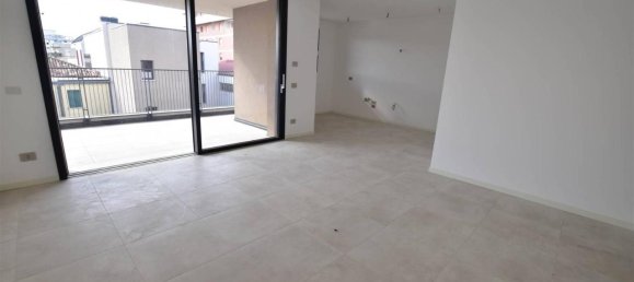 Квартира с 5 комнатами в Сан Дона ди Пьяве, Италия № 32132 2