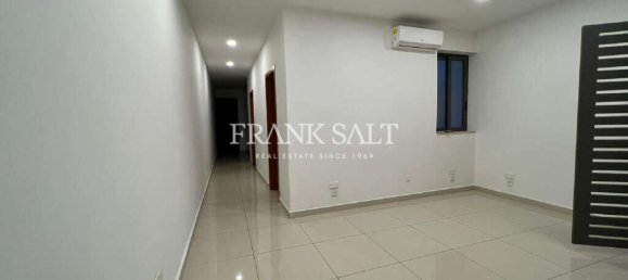 100m² Office in Gzira, Malta No. 13014 7