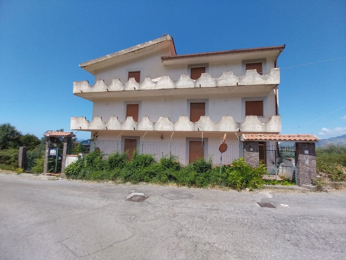 600m² Building in Santa Maria del Cedro, Italy No. 166793