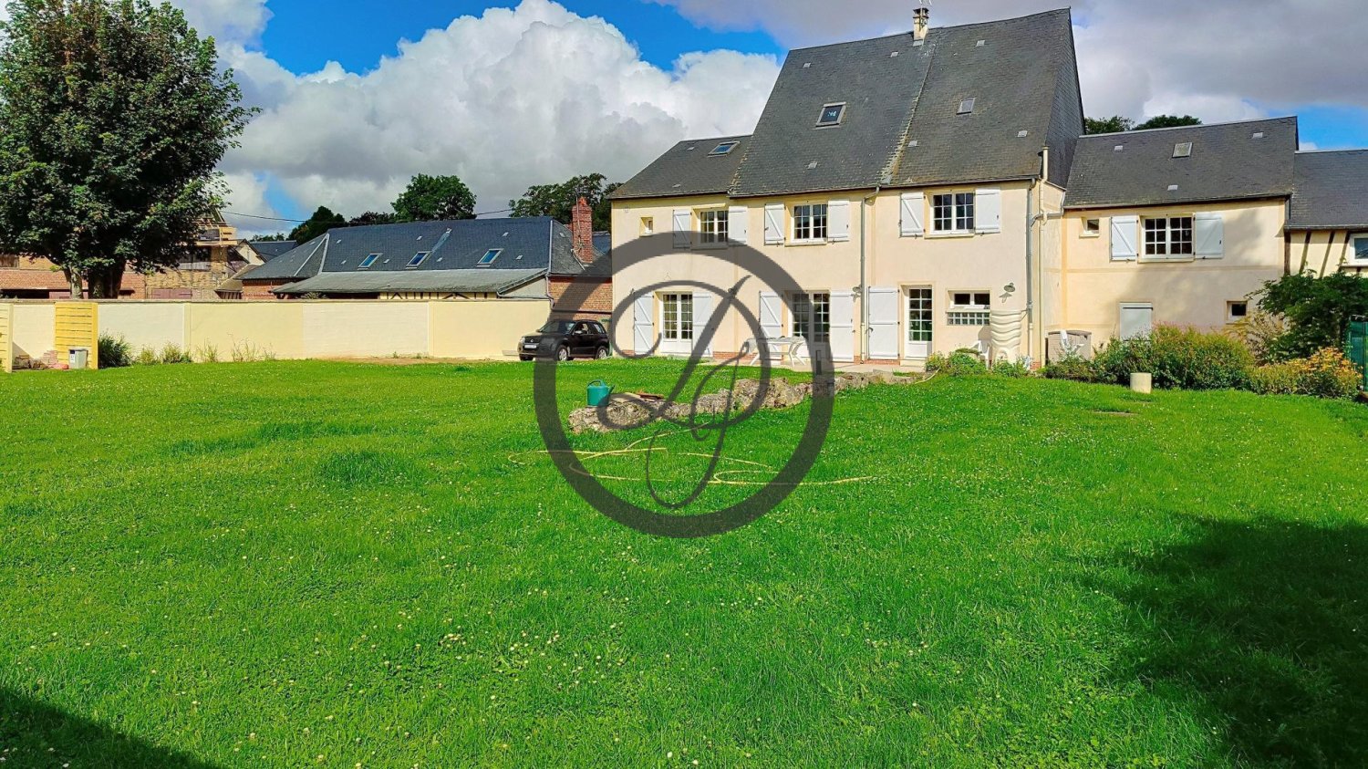 Casa de 4 dormitorios en Crevecoeur-le-Grand, France No. 76654