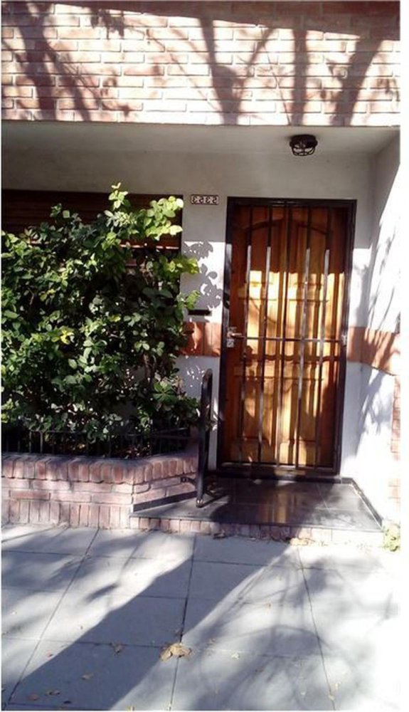 Casa de 3 dormitorios en Buenos Aires, Argentina No. 73128