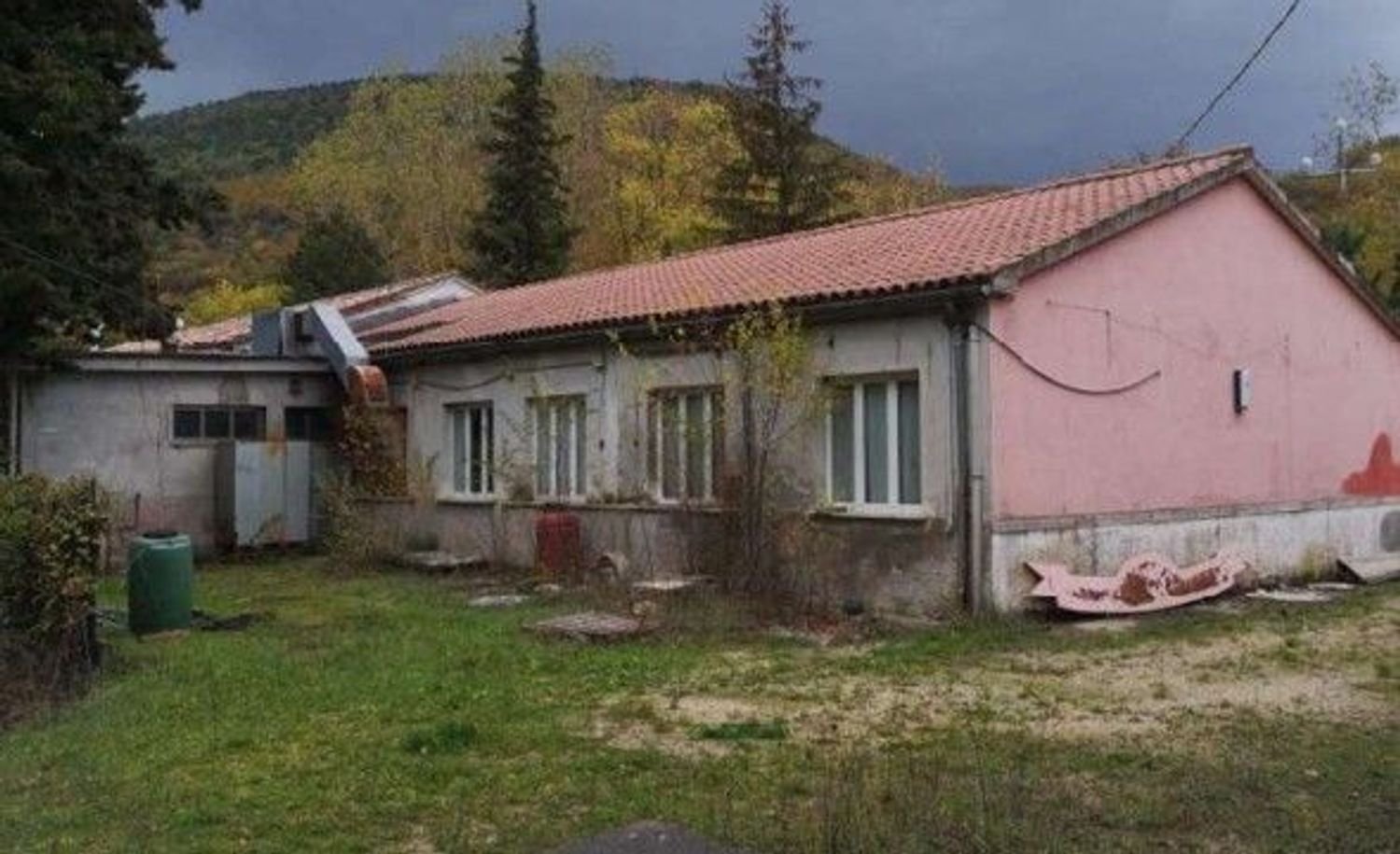 724m² Commercial property in Cingoli, Italy No. 284968