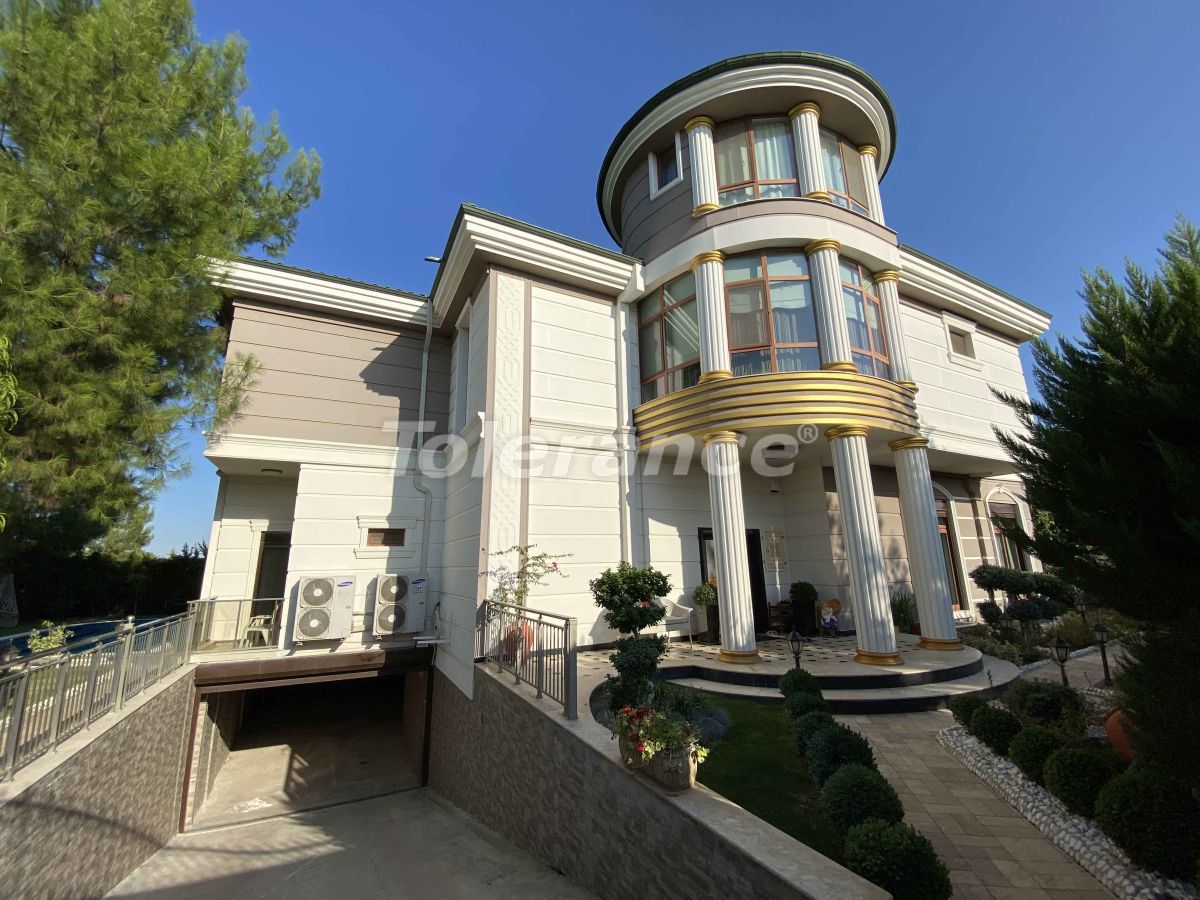 Villa 12+2 in Antalya, Turkey No. 695