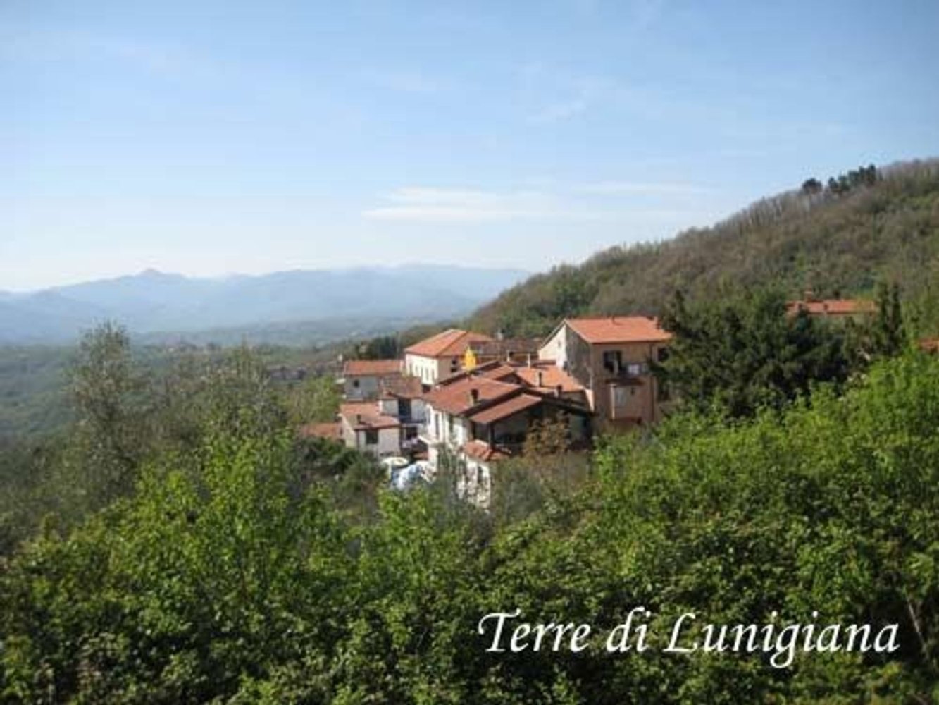 2 bedrooms House in Fivizzano, Italy No. 313696