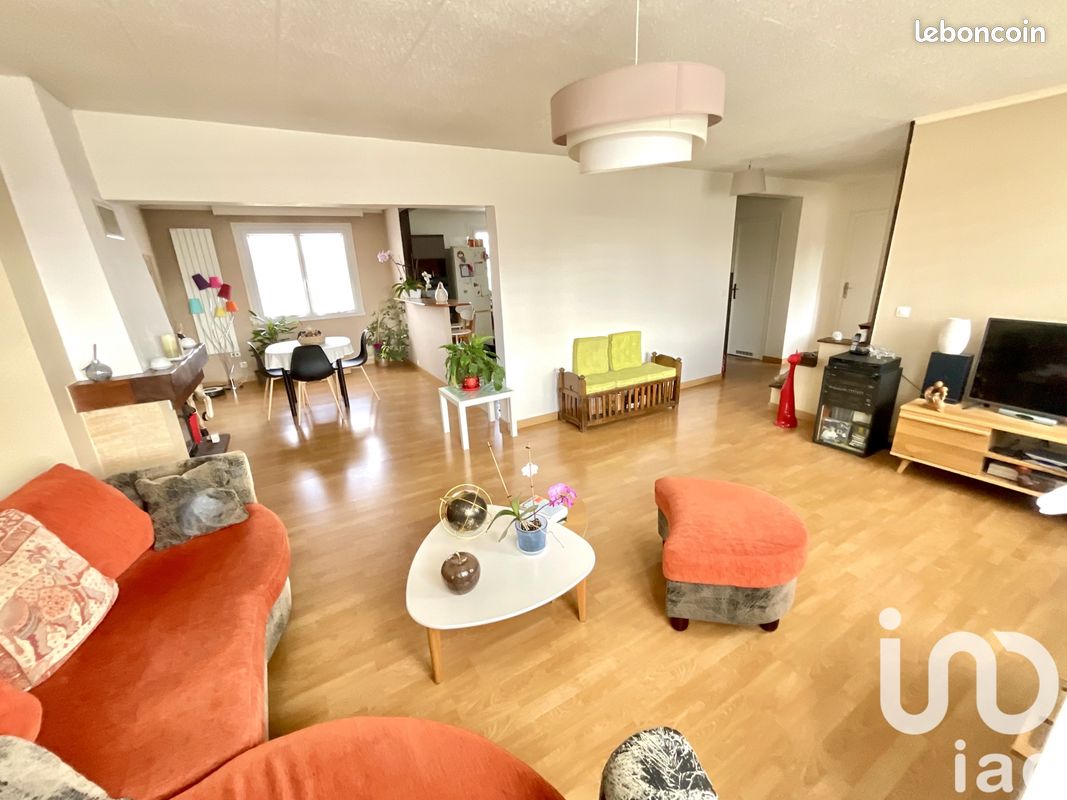 2 chambres Appartement à Sainte-Geneviève-des-Bois, France No. 325629