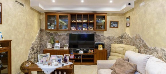 3 bedrooms Villa in Mascalucia, Italy No. 299361 5