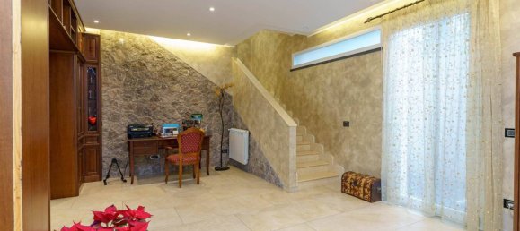 3 bedrooms Villa in Mascalucia, Italy No. 299361 9