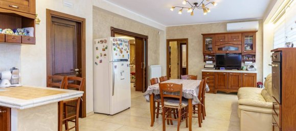 3 bedrooms Villa in Mascalucia, Italy No. 299361 8