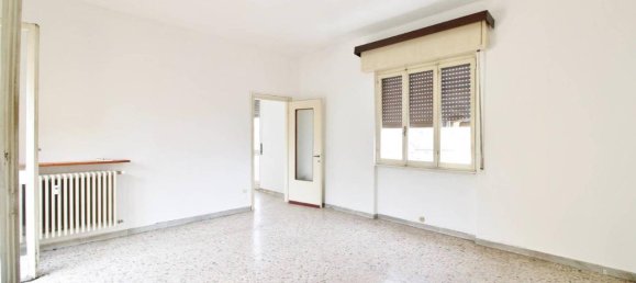 3 rooms Apartment in Canegrate, Italy No. 19710 2