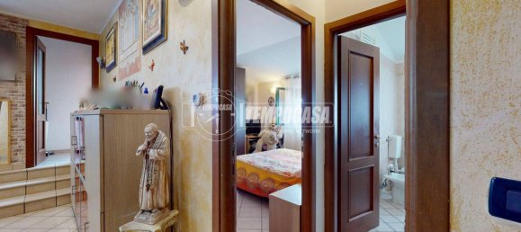 Apartamento de 2 dormitorios en Orbassano, Italy No. 261409 3