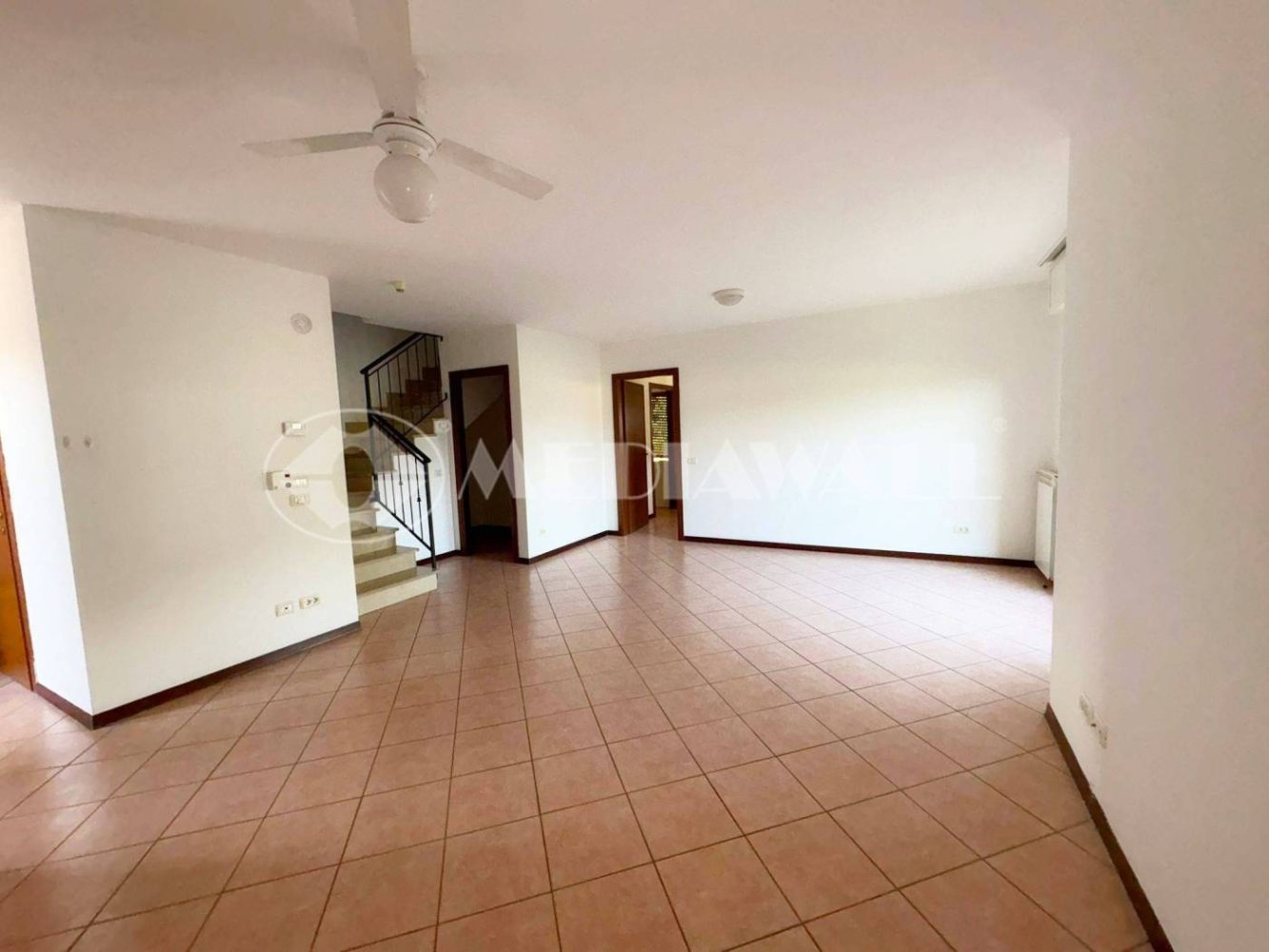 Дом с 4 спальнями в Порденоне, Италия № 295544