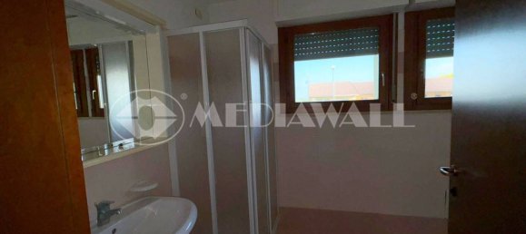 Дом с 4 спальнями в Порденоне, Италия № 295544 6