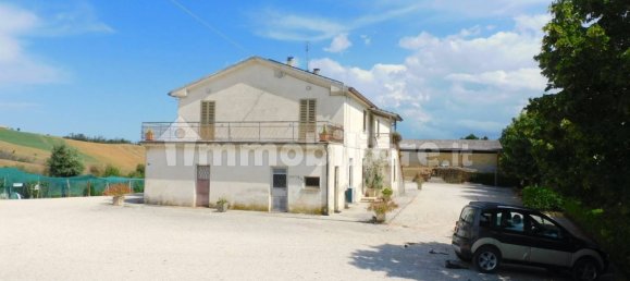 Casa de 4 dormitorios en Sant'Angelo in Pontano, Italy No. 90065 3