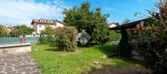 4 bedrooms Villa in Treviglio, Italy No. 298350 8