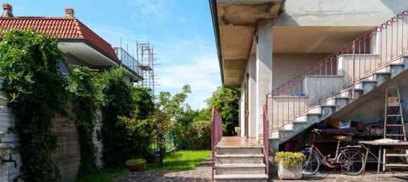 4 bedrooms Villa in Treviglio, Italy No. 298350 15