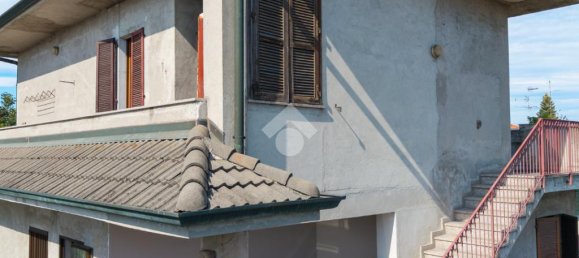 4 bedrooms Villa in Treviglio, Italy No. 298350 18