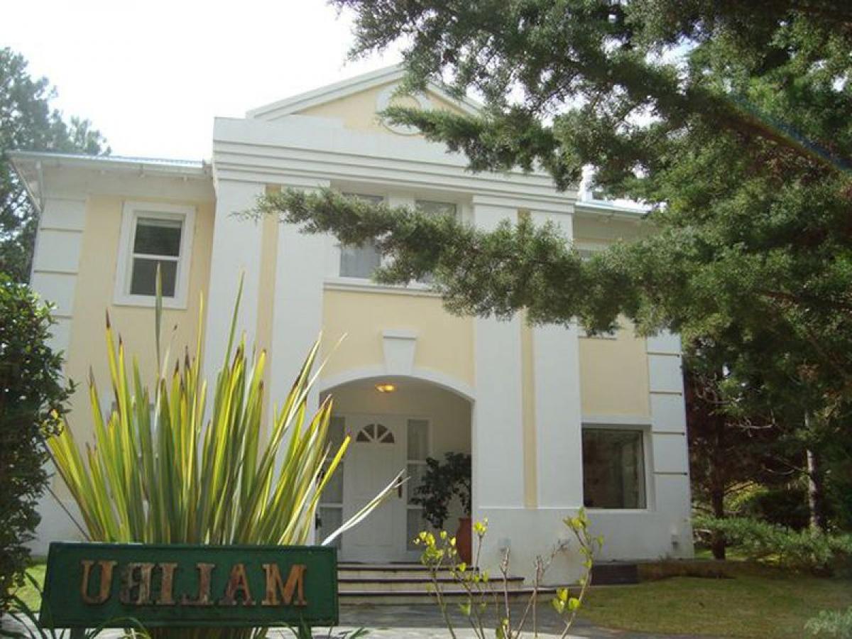 3 bedrooms House in Mar del Plata, Argentina No. 66020