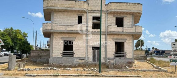 4 bedrooms House in Martano, Italy No. 268473 8