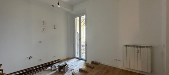 4 rooms Apartment in Florence, Italy No. 204479 3