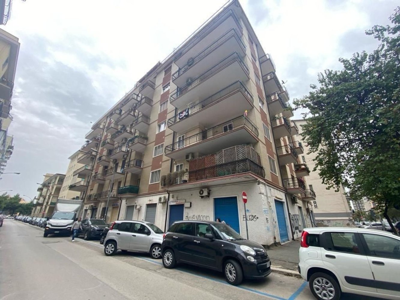Apartamento de 4 habitaciónes en Foggia, Italy No. 26126
