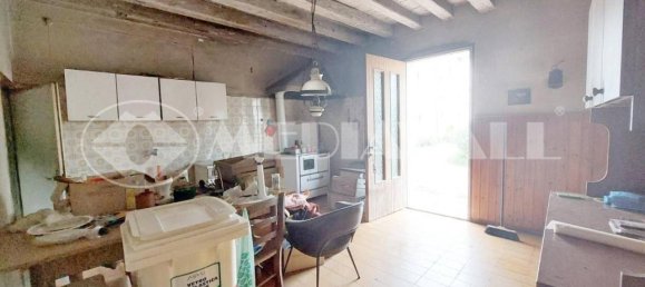 6 rooms House in Teglio Veneto, Italy No. 82910 8