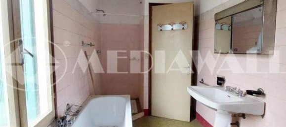 6 rooms House in Teglio Veneto, Italy No. 82910 19