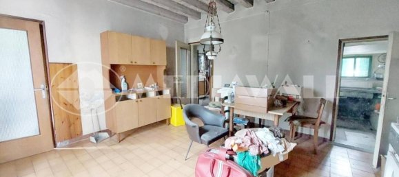 6 rooms House in Teglio Veneto, Italy No. 82910 11