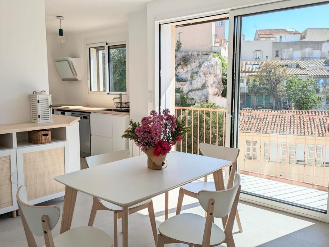 Apartamento de 2 dormitorios en Marseille, France No. 292069