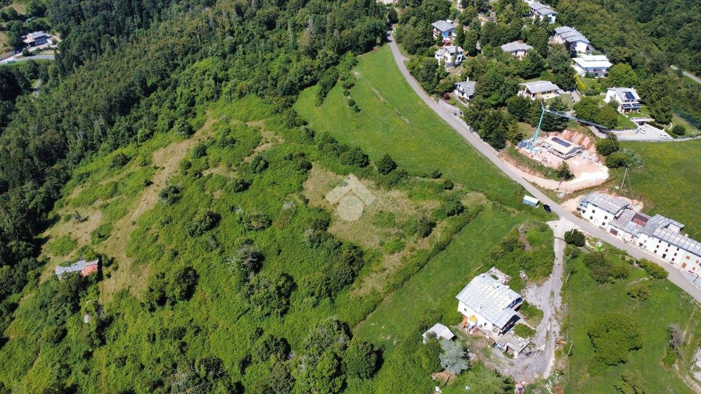 16000m² Land in Erbezzo, Italy No. 271085