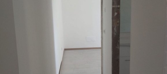 3 rooms Apartment in Guidonia Montecelio, Italy No. 177106 7