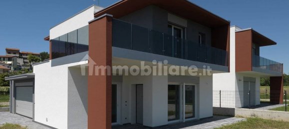 Villa T3 em Oltrona di San Mamette, Italy N.º 84683 3